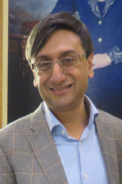 Headshot Professor Santanu Das